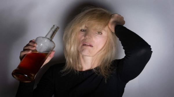 طبيب روسي: علاج إدمان النساء على الكحول أسهل من الرجال