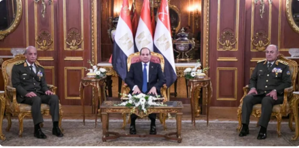 الرئيس المصري يثمن تضحيات القوات المسلحة لحفظ أمن البلاد واستقرارها